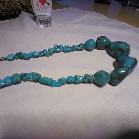 Beautiful Turquoise Stone Necklace - Picture 1 of 13